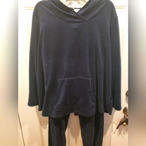 Sunday brand womans sweatsuit. Hoodie top size 2X, bottoms 1X. Navy blue